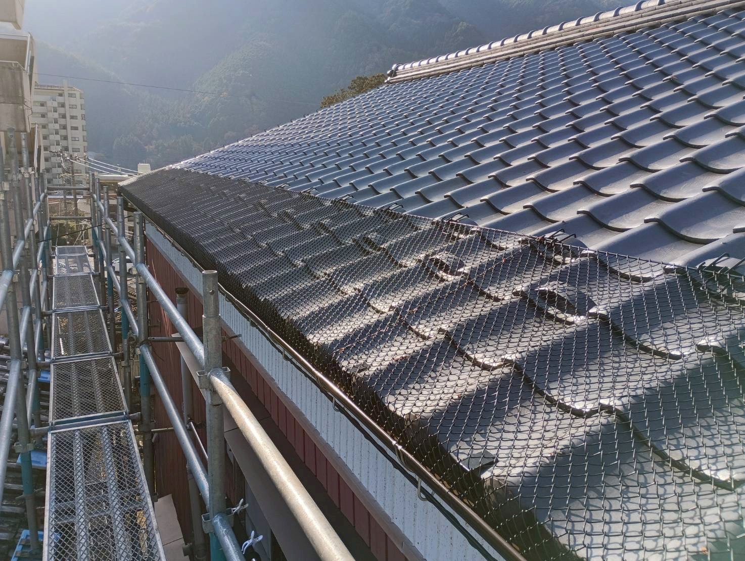 岐阜市にて雪止めネットの取り付け〈雪止め・落雪防止の対策〉 施工後