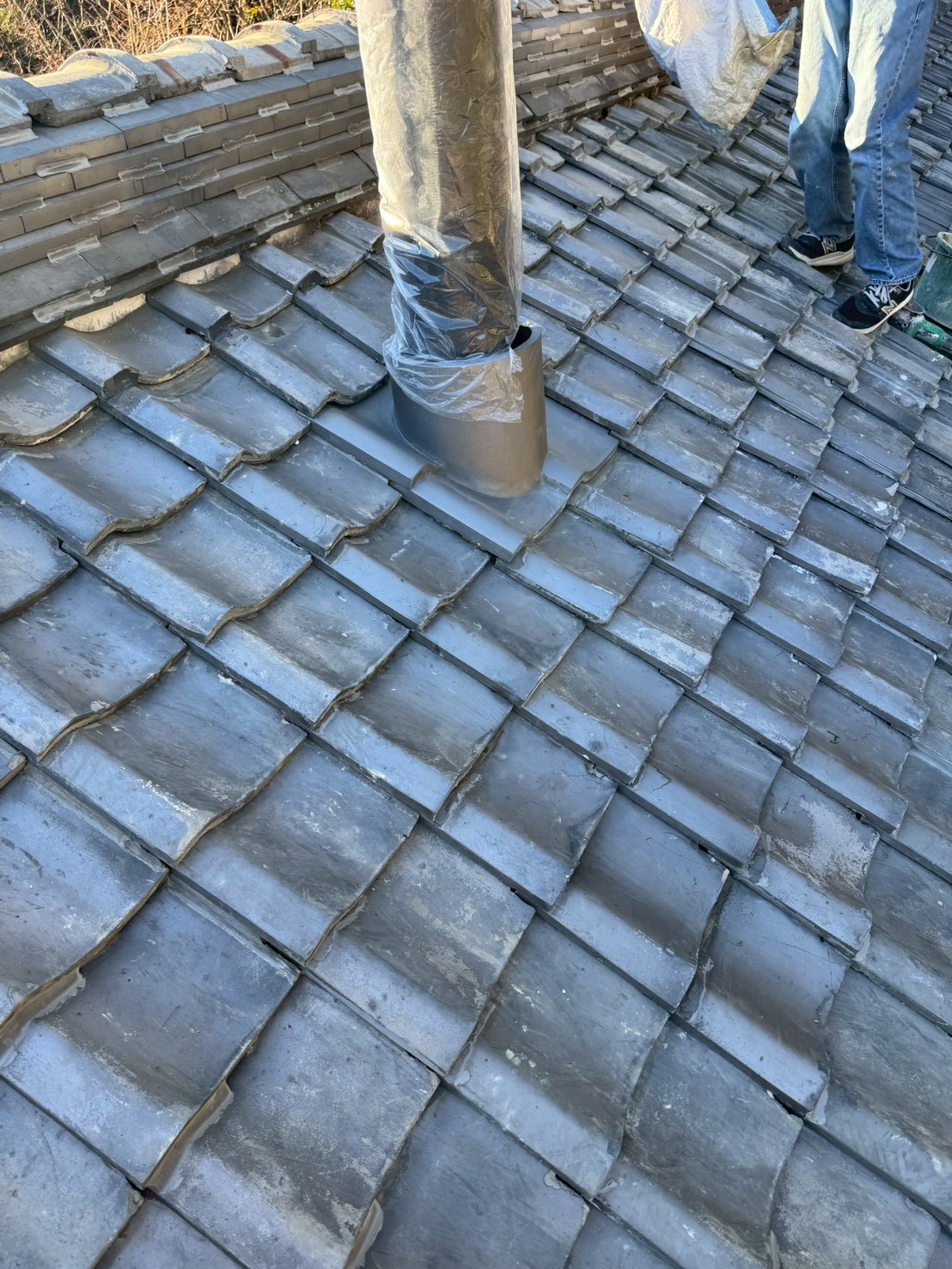 岐阜市にて古民家リノベーションに伴う煙突工事〈煙突瓦の取り付け〉 施工後