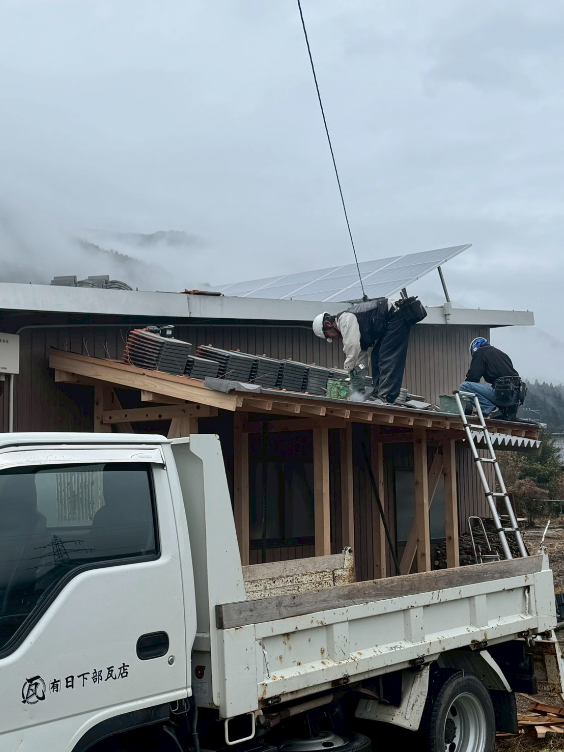 岐阜市にて瓦屋根修理〈薪小屋 新築瓦屋根工事〉 施工前