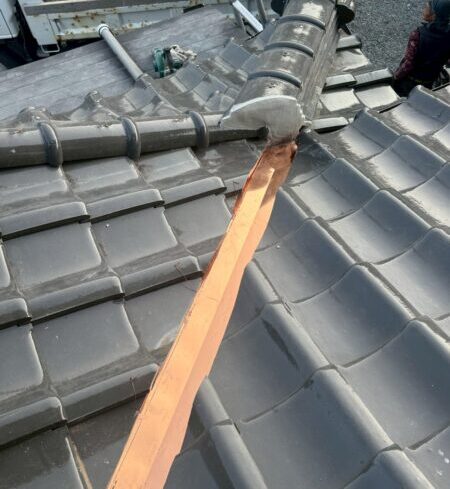 岐阜市にて築６０年の雨漏り修理〈谷板金からの雨漏り〉 施工後