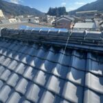 岐阜市にて屋根修理〈温水器が原因の棟瓦破損を修繕し軽量棟へ交換〉 施工前