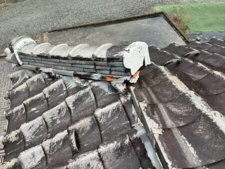 岐阜市にて雨漏り修理・棟の軽量化・漆喰塗り直し 施工前