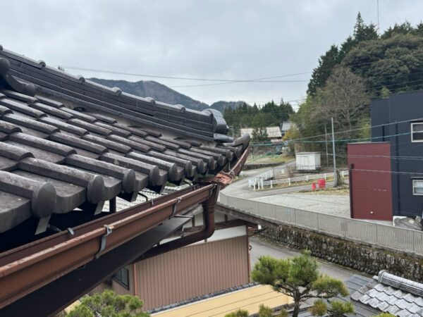 岐阜市にて錆びた雨樋の修理〈火災保険で全交換〉 施工前