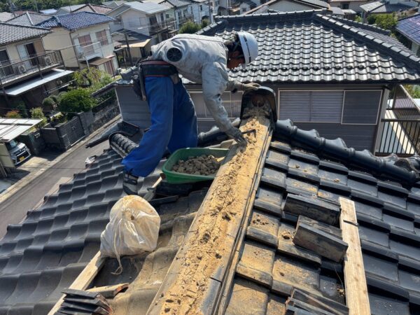 岐阜市にて瓦屋根の雨漏り修理〈一部のみ葺き替え〉 施工前